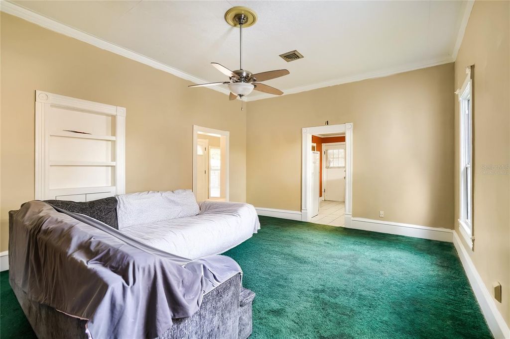 Image 5 of property listing at 2523 10TH AVENUE W, Bradenton, FL 34205