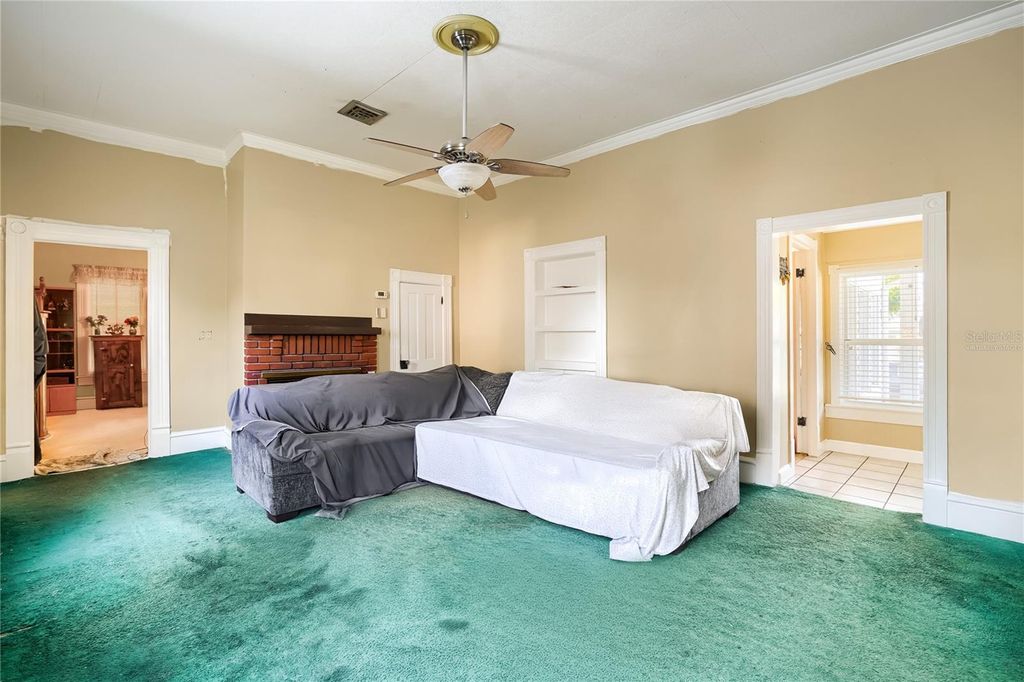 Image 6 of property listing at 2523 10TH AVENUE W, Bradenton, FL 34205