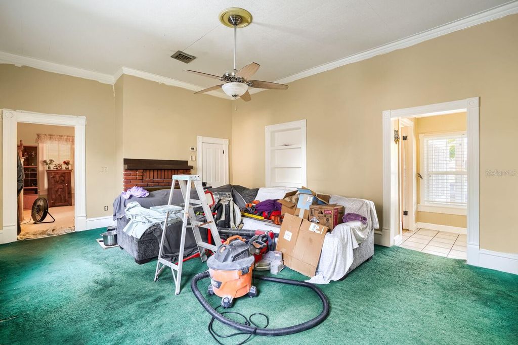 Image 7 of property listing at 2523 10TH AVENUE W, Bradenton, FL 34205
