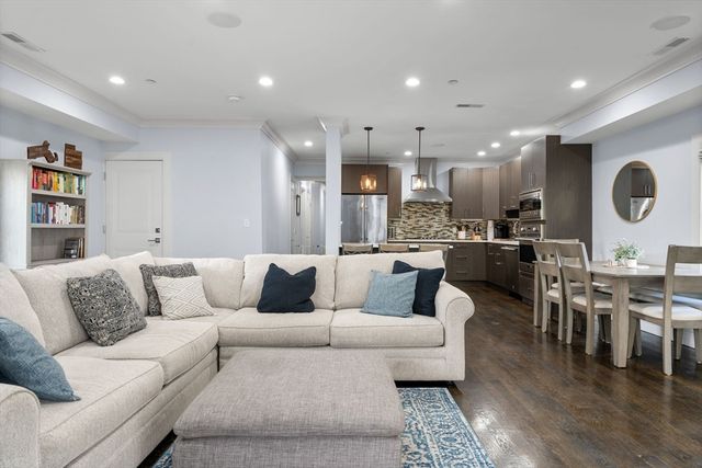 724 E 2nd St 2, Boston, MA 02127