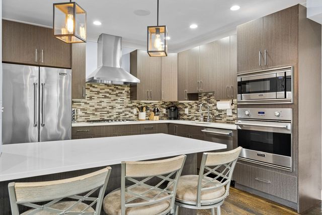 724 E 2nd St 2, Boston, MA 02127
