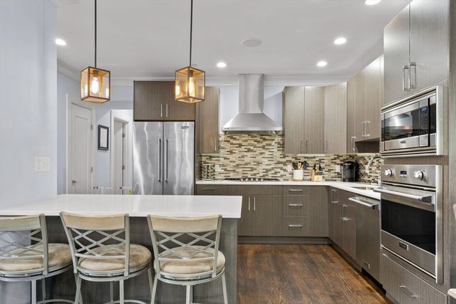 724 E 2nd St 2, Boston, MA 02127