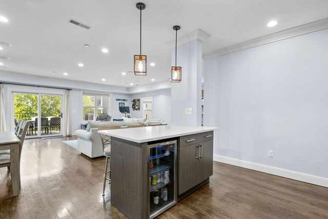 724 E 2nd St 2, Boston, MA 02127