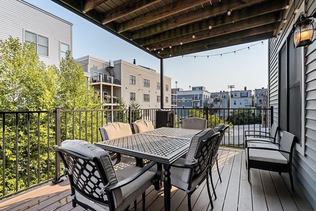 724 E 2nd St 2, Boston, MA 02127