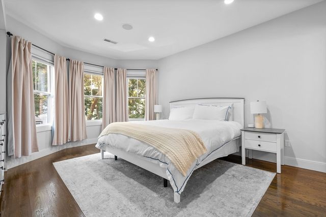 724 E 2nd St 2, Boston, MA 02127