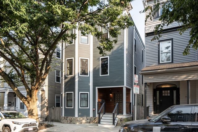 724 E 2nd St 2, Boston, MA 02127