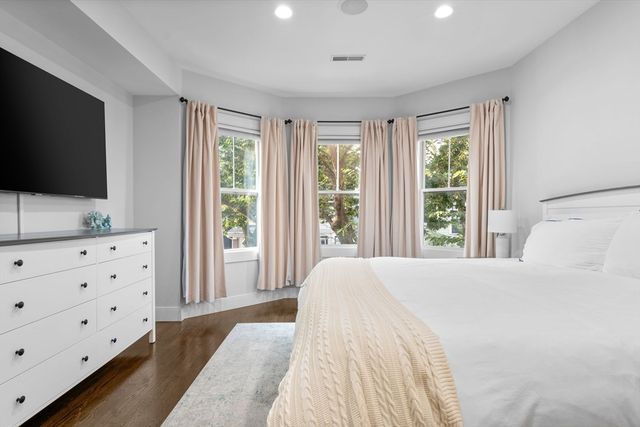 724 E 2nd St 2, Boston, MA 02127