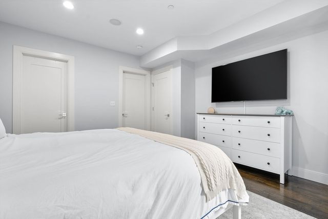 724 E 2nd St 2, Boston, MA 02127