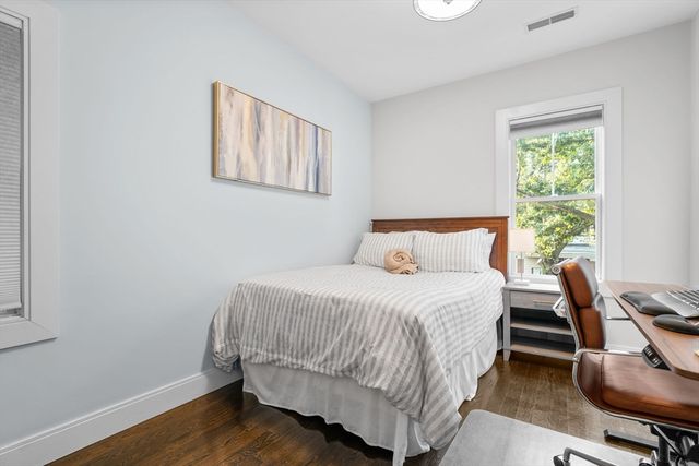 724 E 2nd St 2, Boston, MA 02127