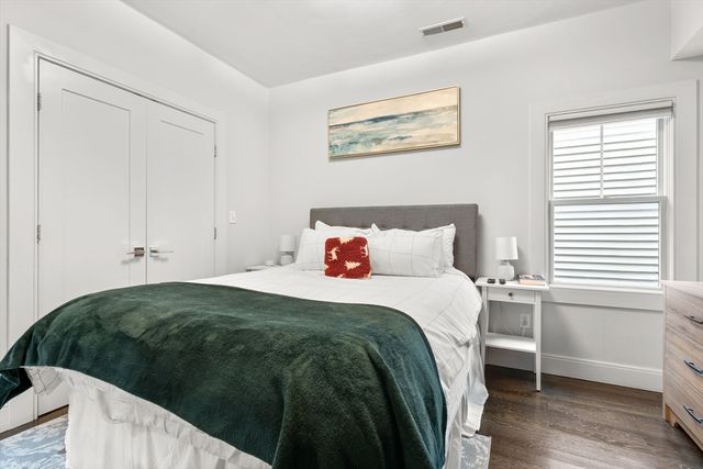 724 E 2nd St 2, Boston, MA 02127