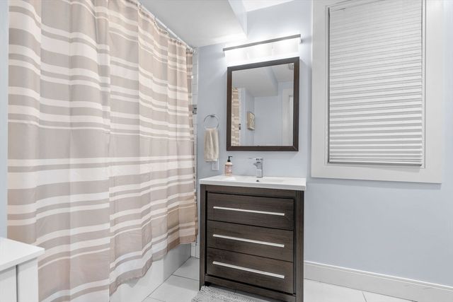 724 E 2nd St 2, Boston, MA 02127