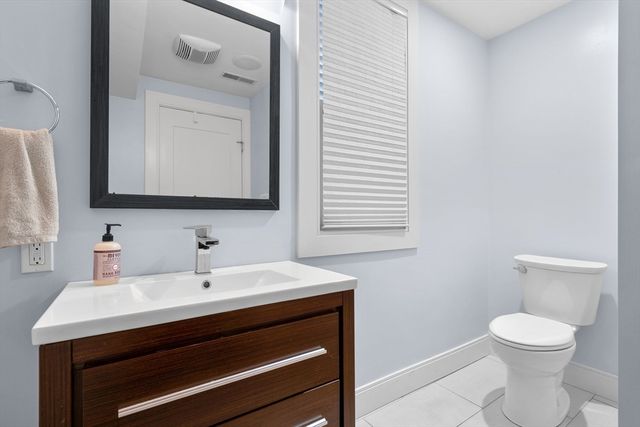 724 E 2nd St 2, Boston, MA 02127