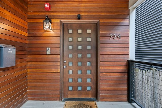 724 E 2nd St 2, Boston, MA 02127