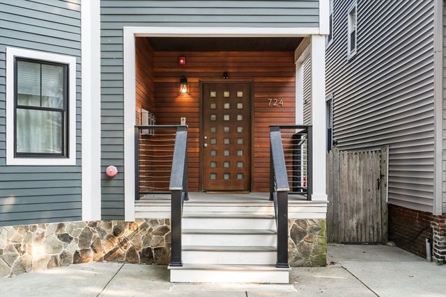 724 E 2nd St 2, Boston, MA 02127