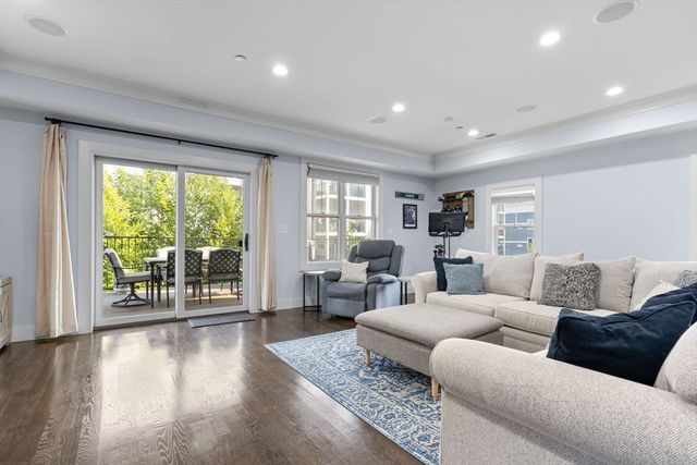 724 E 2nd St 2, Boston, MA 02127