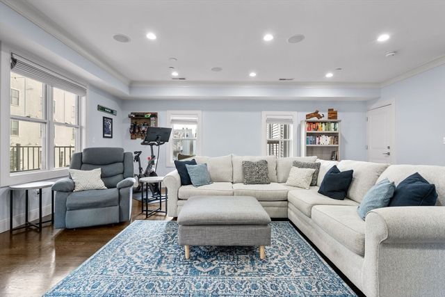 724 E 2nd St 2, Boston, MA 02127
