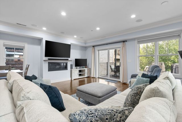 724 E 2nd St 2, Boston, MA 02127
