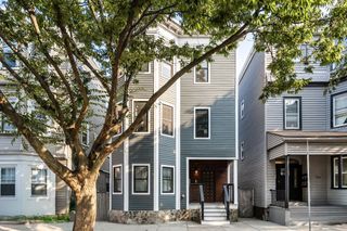 724 E 2nd St 2, Boston, MA 02127