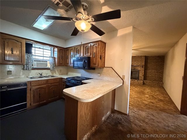 609 Cherokee, Hartshorne, OK 74547