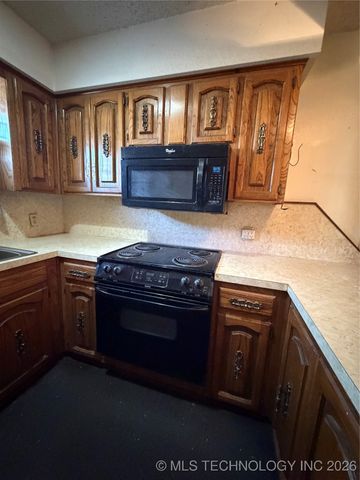 609 Cherokee, Hartshorne, OK 74547