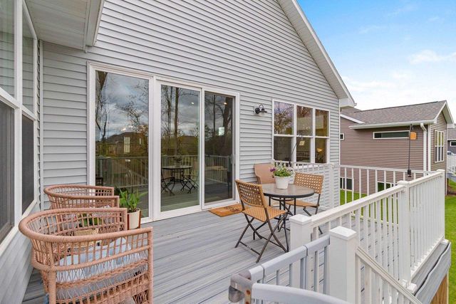 369 HIDDEN CREEK TRAIL, Green Bay, WI 54303