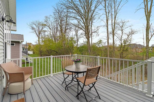 369 HIDDEN CREEK TRAIL, Green Bay, WI 54303