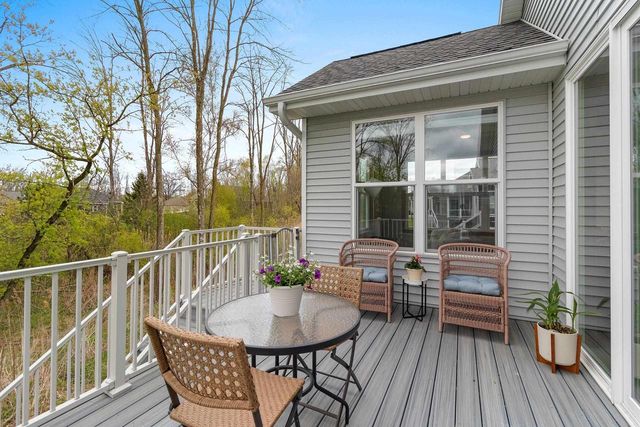 369 HIDDEN CREEK TRAIL, Green Bay, WI 54303