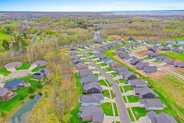 369 HIDDEN CREEK TRAIL, Green Bay, WI 54303