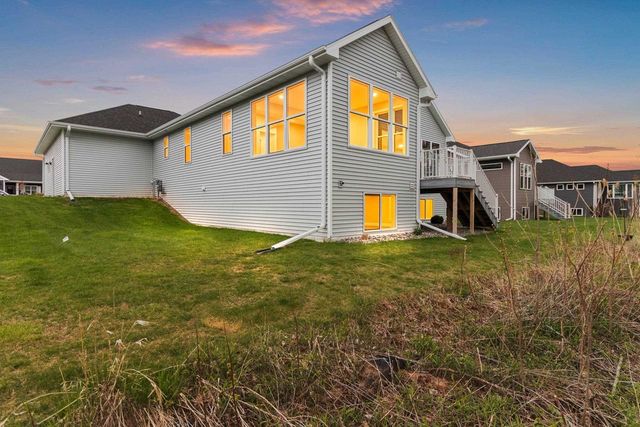 369 HIDDEN CREEK TRAIL, Green Bay, WI 54303
