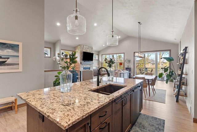 369 HIDDEN CREEK TRAIL, Green Bay, WI 54303