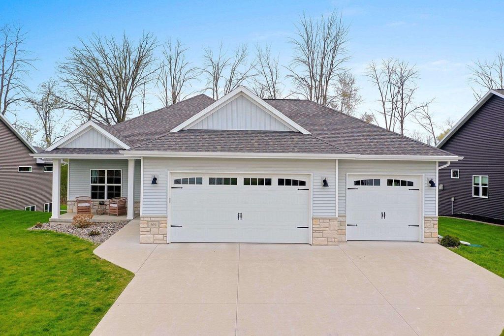 369 HIDDEN CREEK TRAIL, Green Bay, WI 54303