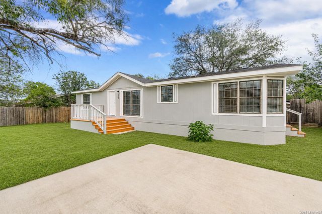 938 Patricia Ann Dr, Poteet, TX 78065