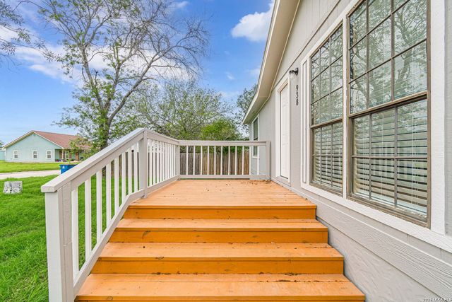 938 Patricia Ann Dr, Poteet, TX 78065