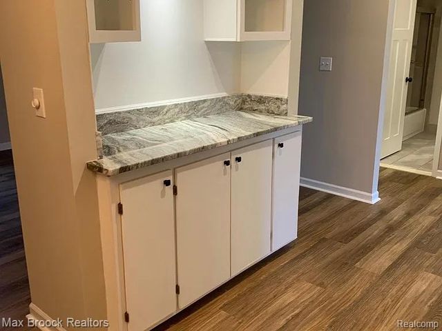 42556 Plymouth Hollow Drive, Plymouth, MI 48170