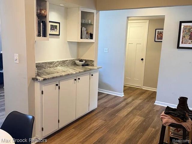 42556 Plymouth Hollow Drive, Plymouth, MI 48170