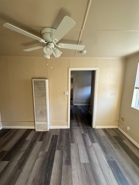 Image 10 of property listing at 4703 E El Monte Way, Fresno, CA 93702