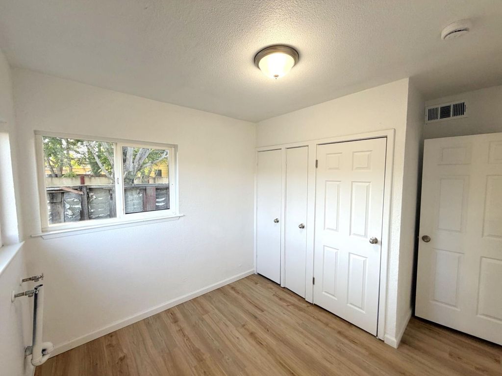 Image 4 of property listing at 4703 E El Monte Way, Fresno, CA 93702