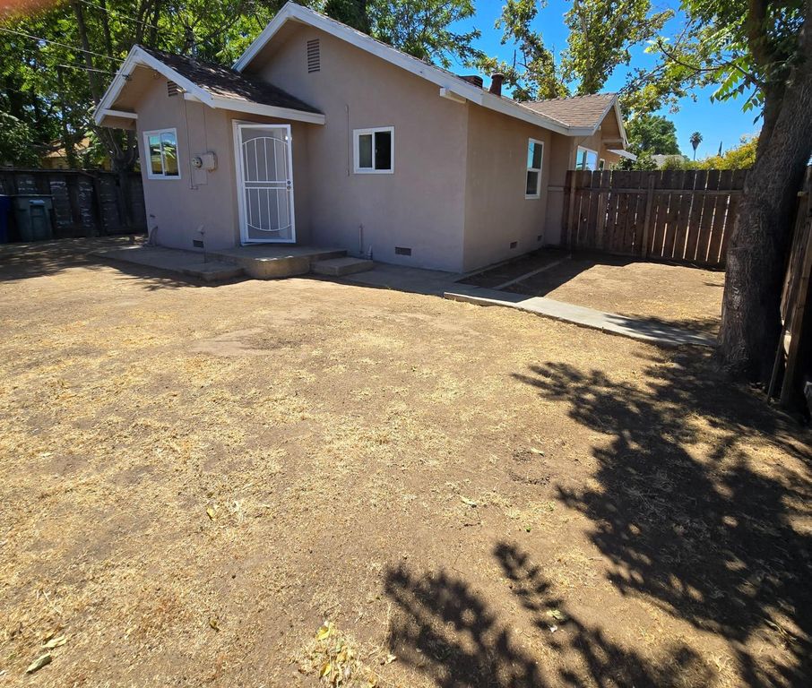 Image 6 of property listing at 4703 E El Monte Way, Fresno, CA 93702