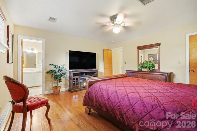 298 Enwood Drive, Charlotte, NC 28214