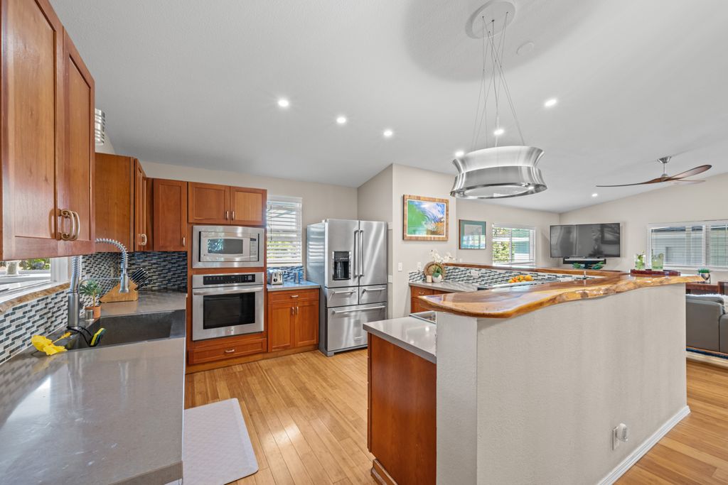 Image 1 of property listing at 75-5826 NEKE PL, Kailua-kona, HI 96740