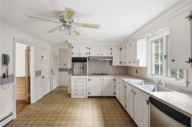 32 Bishop Drive, Cumberland, RI 02864