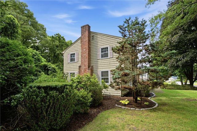 32 Bishop Drive, Cumberland, RI 02864