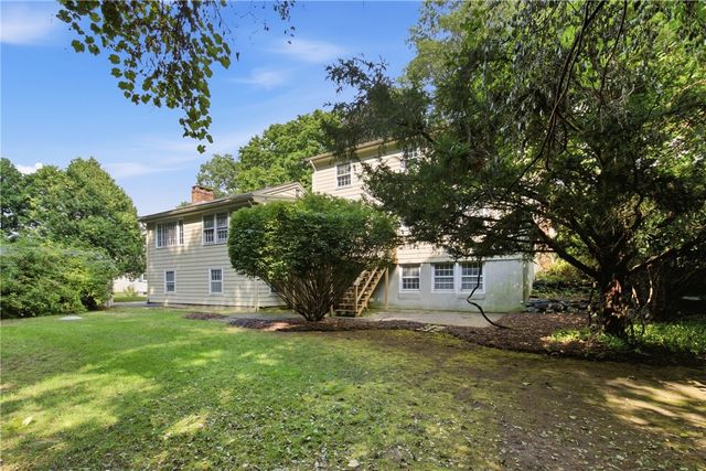32 Bishop Drive, Cumberland, RI 02864