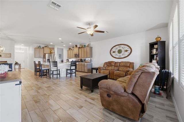 1927 Estes Flats Dr, Aransas Pass, TX 78336