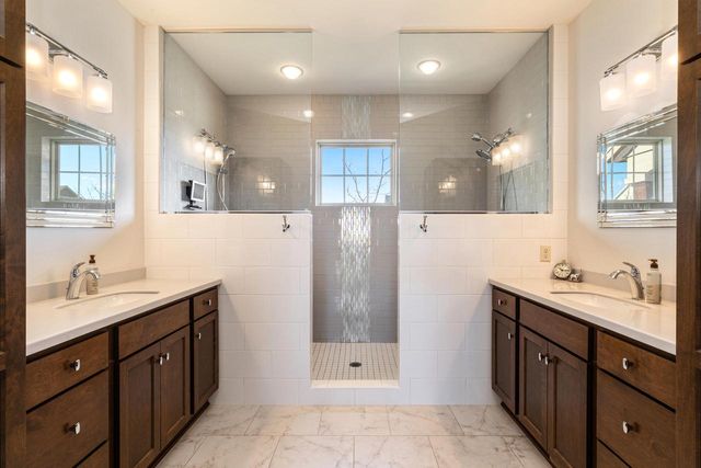 W79N417 Ridgeway LANE, Cedarburg, WI 53012