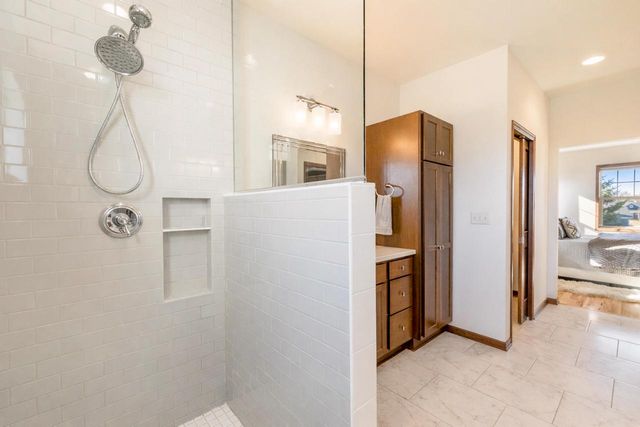 W79N417 Ridgeway LANE, Cedarburg, WI 53012