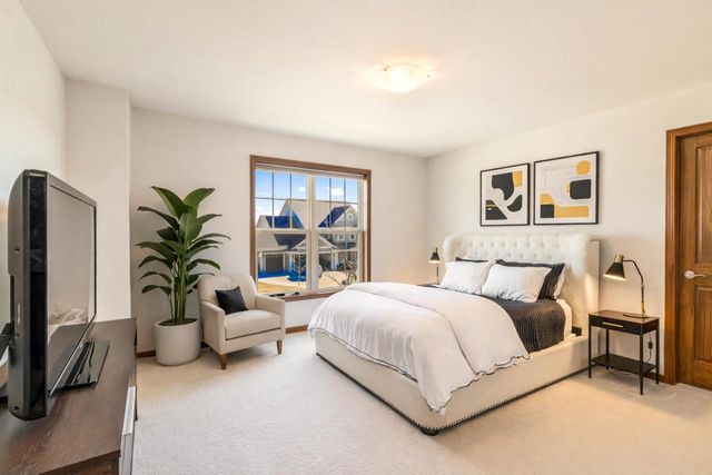 W79N417 Ridgeway LANE, Cedarburg, WI 53012