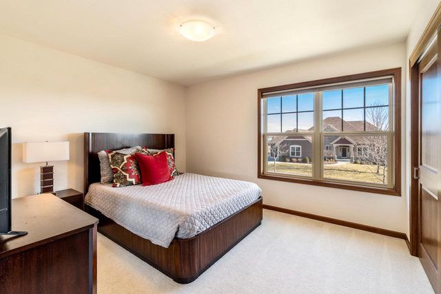 W79N417 Ridgeway LANE, Cedarburg, WI 53012