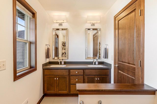 W79N417 Ridgeway LANE, Cedarburg, WI 53012