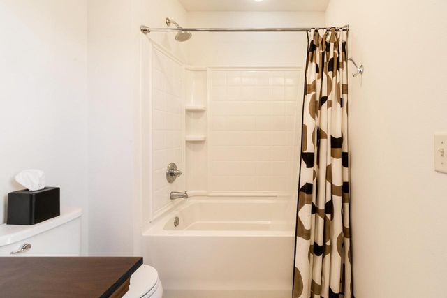 W79N417 Ridgeway LANE, Cedarburg, WI 53012